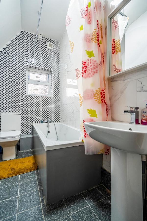 Deluxe 2-Bedroom Flat With Free Parking Birmingham Exterior photo